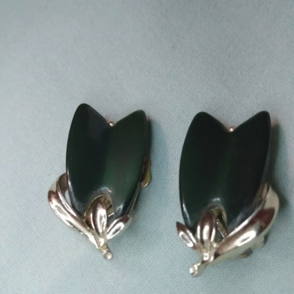 Vintage Lisner Thermoset Brooch and Earrings Tulip Flower Gray